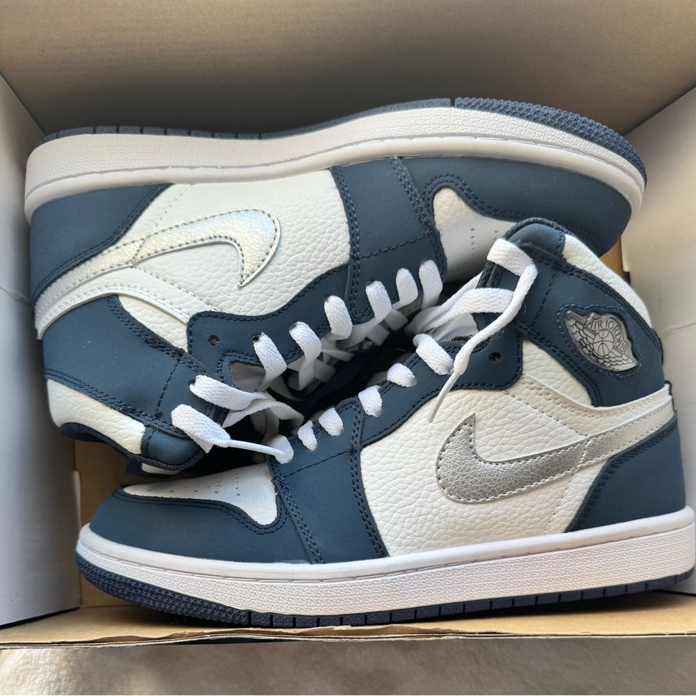 Air Jordan 1 Retro high “midnight blue “with silver swoosh NWOT .